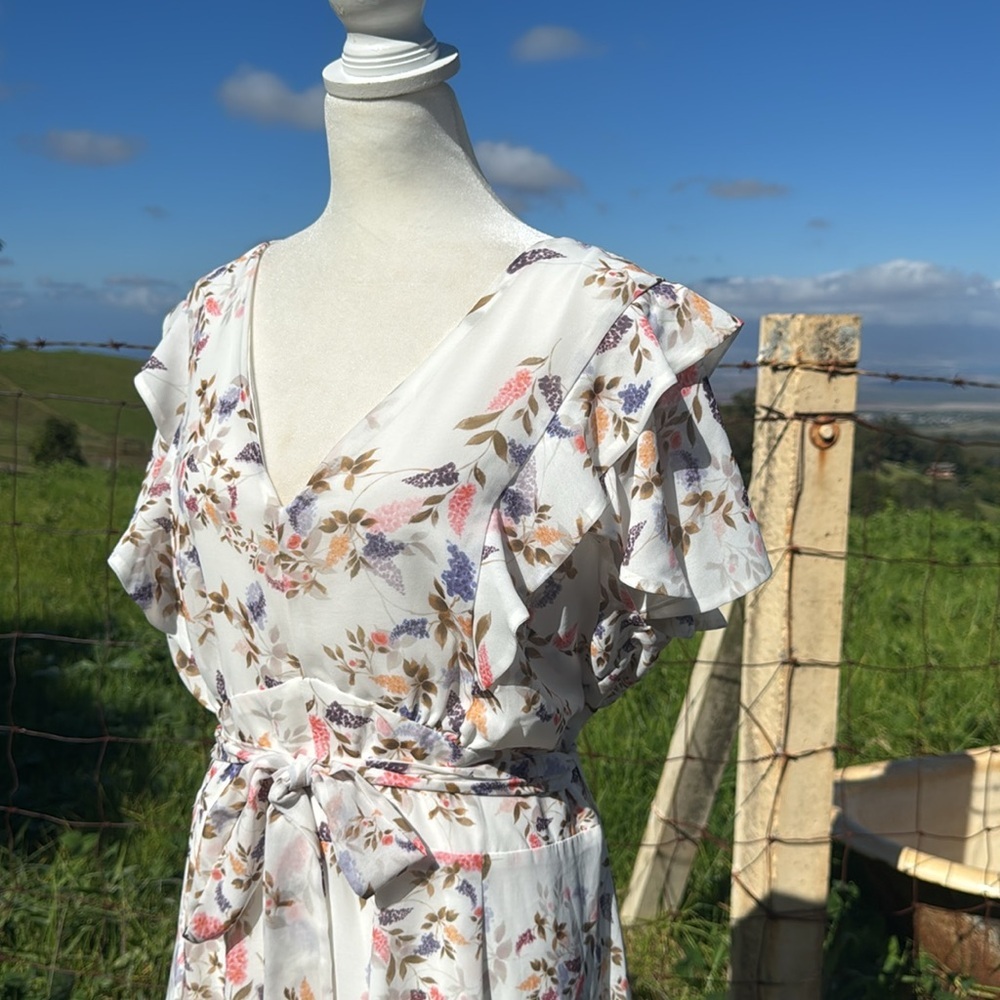 City Chic Floral V-Neck Mini Dress - White and Pink - Picture 7 of 12